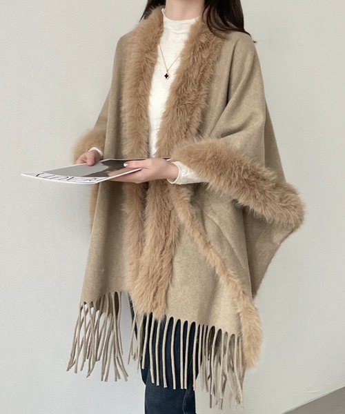 emi+（エミプラス）の「フリンジファードッキングメルトンポンチョ（ポンチョ・レディース・モカ/チャコールグレー/ブラック・FREE）」の11枚目の写真