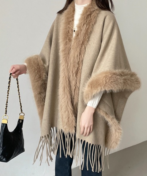 emi+（エミプラス）の「フリンジファードッキングメルトンポンチョ（ポンチョ・レディース・モカ/チャコールグレー/ブラック・FREE）」の14枚目の写真