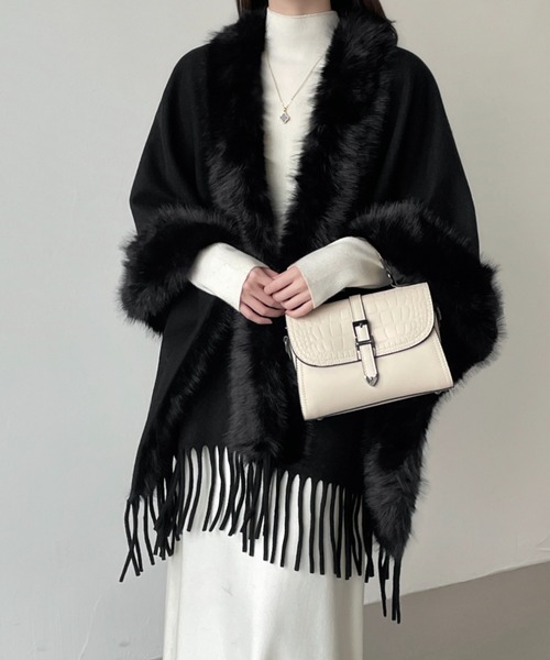 emi+（エミプラス）の「フリンジファードッキングメルトンポンチョ（ポンチョ・レディース・モカ/チャコールグレー/ブラック・FREE）」の15枚目の写真