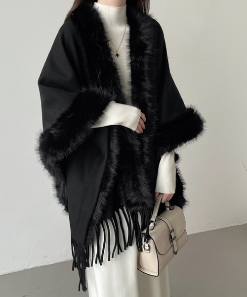 emi+（エミプラス）の「フリンジファードッキングメルトンポンチョ（ポンチョ・レディース・モカ/チャコールグレー/ブラック・FREE）」の16枚目の写真