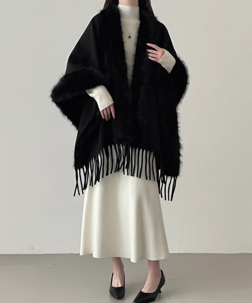 emi+（エミプラス）の「フリンジファードッキングメルトンポンチョ（ポンチョ・レディース・モカ/チャコールグレー/ブラック・FREE）」の18枚目の写真