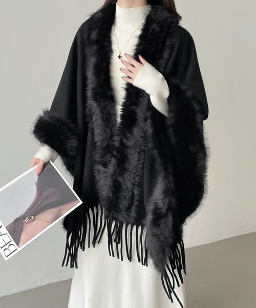 emi+（エミプラス）の「フリンジファードッキングメルトンポンチョ（ポンチョ・レディース・モカ/チャコールグレー/ブラック・FREE）」の19枚目の写真