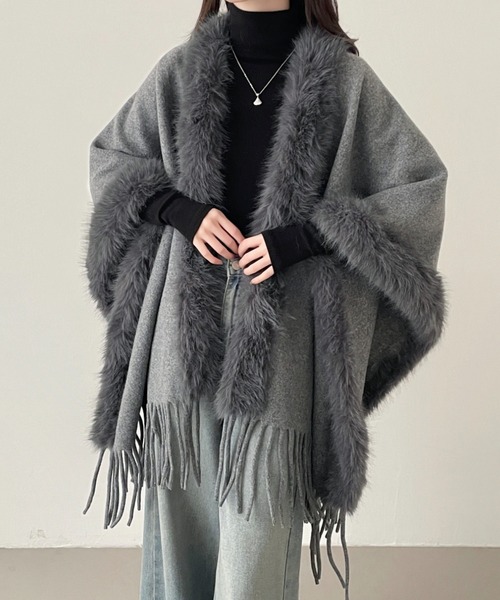 emi+（エミプラス）の「フリンジファードッキングメルトンポンチョ（ポンチョ・レディース・モカ/チャコールグレー/ブラック・FREE）」の6枚目の写真