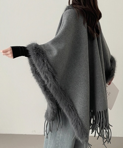 emi+（エミプラス）の「フリンジファードッキングメルトンポンチョ（ポンチョ・レディース・モカ/チャコールグレー/ブラック・FREE）」の9枚目の写真