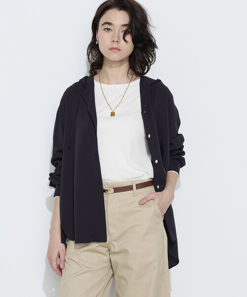 COMME CA Wardrobe（コムサワードローブ）の「レーヨンツイル フーディーブラウス（シャツ/ブラウス・レディース・ホワイト/ネイビー・FREE）」の2枚目の写真