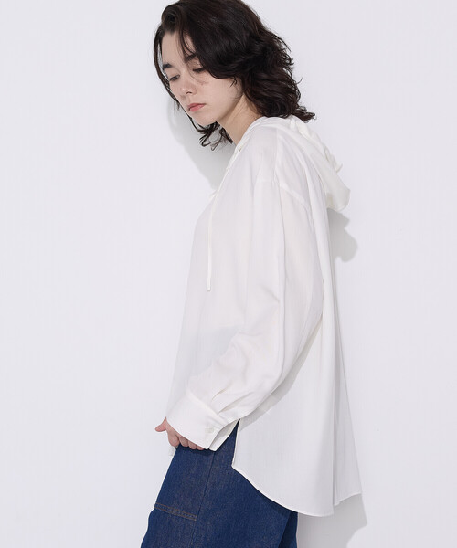 COMME CA Wardrobe（コムサワードローブ）の「レーヨンツイル フーディーブラウス（シャツ/ブラウス・レディース・ホワイト/ネイビー・FREE）」の6枚目の写真