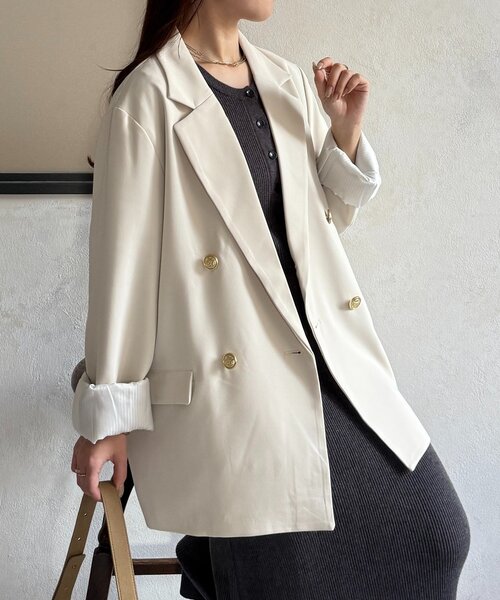 Thevon（ゼボン）の「ゴールドボタンテーラードジャケット（テーラードジャケット・レディース・チャコールグレー/アイボリー/ベージュ/ネイビー・FREE）」の2枚目の写真