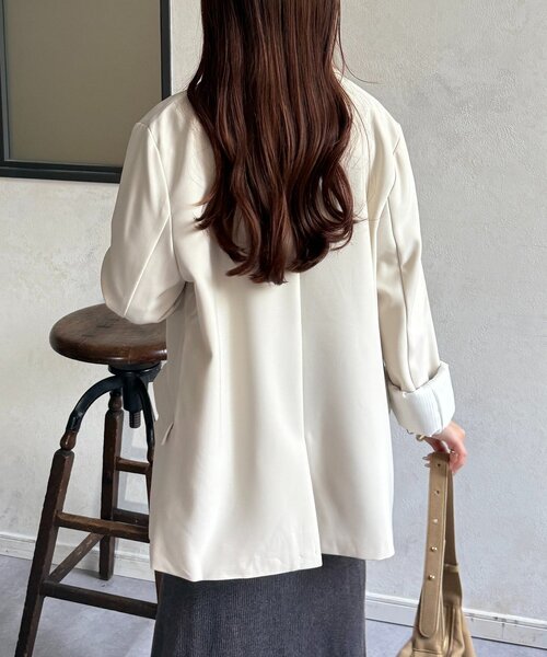 Thevon（ゼボン）の「ゴールドボタンテーラードジャケット（テーラードジャケット・レディース・チャコールグレー/アイボリー/ベージュ/ネイビー・FREE）」の7枚目の写真