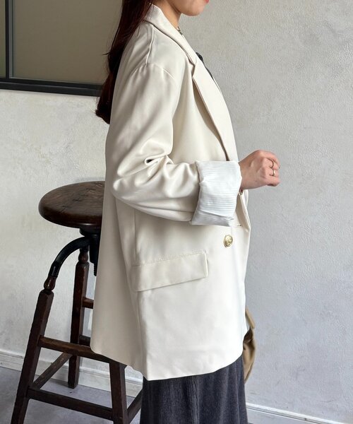 Thevon（ゼボン）の「ゴールドボタンテーラードジャケット（テーラードジャケット・レディース・チャコールグレー/アイボリー/ベージュ/ネイビー・FREE）」の8枚目の写真