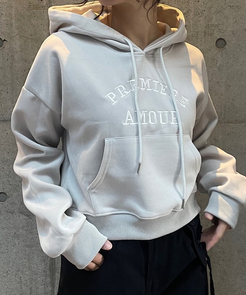ROGER AND RAW(ロジャーアンドロウ)の「ロゴ刺繍ショートスウェットフーディー(スウェット・レディース・チャコールグレー/ブラック/スモークピンク/ライトグレー・FREE)」の3枚目の写真