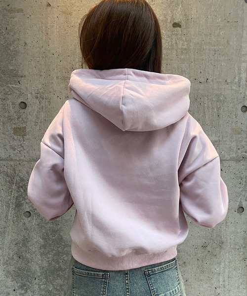 ROGER AND RAW(ロジャーアンドロウ)の「ロゴ刺繍ショートスウェットフーディー(スウェット・レディース・チャコールグレー/ブラック/スモークピンク/ライトグレー・FREE)」の22枚目の写真