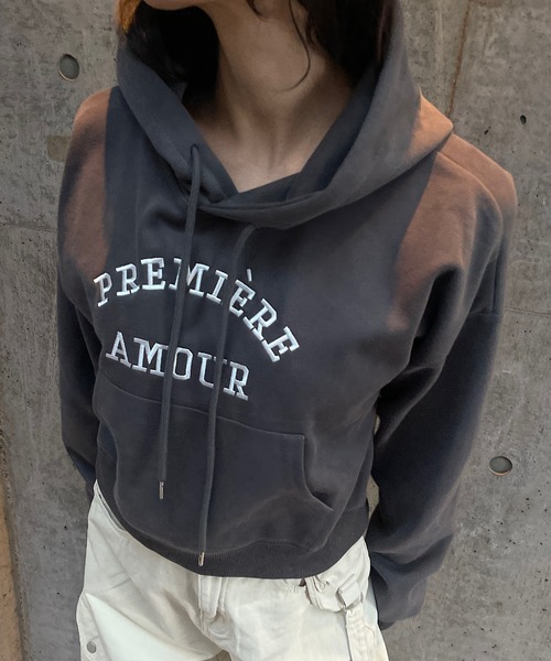 ROGER AND RAW(ロジャーアンドロウ)の「ロゴ刺繍ショートスウェットフーディー(スウェット・レディース・チャコールグレー/ブラック/スモークピンク/ライトグレー・FREE)」の6枚目の写真