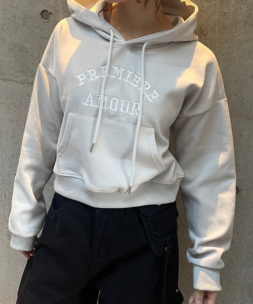 ROGER AND RAW(ロジャーアンドロウ)の「ロゴ刺繍ショートスウェットフーディー(スウェット・レディース・チャコールグレー/ブラック/スモークピンク/ライトグレー・FREE)」の9枚目の写真