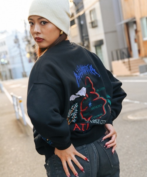 Ally&Dia(アリーアンドダイア)の「アリーアンドダイア 【Ally&Dia】- クルーネックスウェット【THE LOST CITY CREWNECK SWEAT AD25AW003】(パーカー・メンズ・ブラック・XL/M)」の1枚目の写真