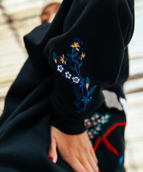 Ally&Dia(アリーアンドダイア)の「アリーアンドダイア 【Ally&Dia】- クルーネックスウェット【THE LOST CITY CREWNECK SWEAT AD25AW003】(パーカー・メンズ・ブラック・XL/M)」の3枚目の写真
