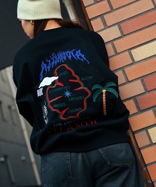 Ally&Dia(アリーアンドダイア)の「アリーアンドダイア 【Ally&Dia】- クルーネックスウェット【THE LOST CITY CREWNECK SWEAT AD25AW003】(パーカー・メンズ・ブラック・XL/M)」の2枚目の写真