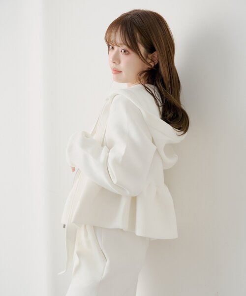 Chico(チコ)の「【SALON by Chico/セットアップ対応】太リボンペプラムジップスウェット(Tシャツ/カットソー・レディース・グレー/ピンク/アイボリー・FREE)」の6枚目の写真
