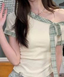 SHEPP（シープ）の「【26年春夏新作】チェックリボンアシンメトリーワンショル半袖トップス（Tシャツ/カットソー）」
