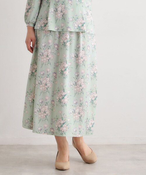 LAURA ASHLEY(ローラアシュレイ)の「【ウエストゴム仕様/洗える/ジャージ素材/同柄アイテムあり】サトクリフ チューリップス柄スカート(スカート・レディース・グリーン系1/ネイビー系・38/40)」の4枚目の写真