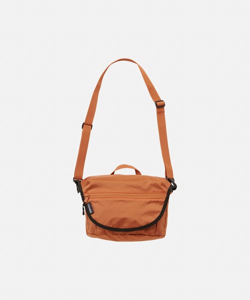 Gramicci(グラミチ)の「MULTI SIDE BAG|マルチサイドバッグ(ショルダーバッグ・メンズ・オレンジ/オリーブ/ブラック・F)」の1枚目の写真