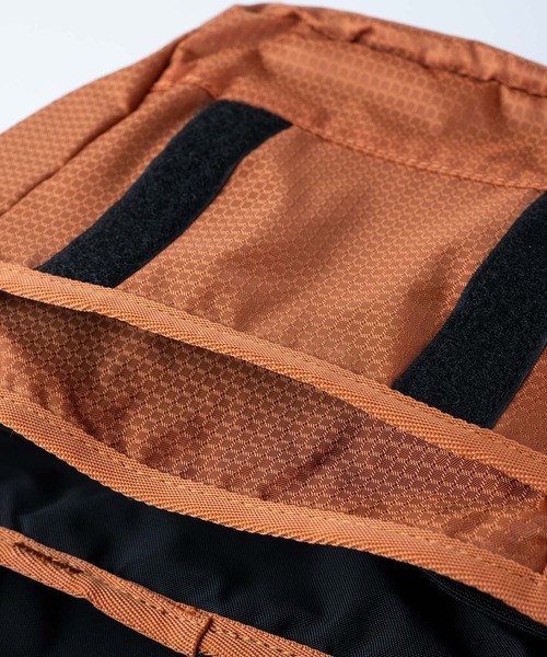 Gramicci(グラミチ)の「MULTI SIDE BAG|マルチサイドバッグ(ショルダーバッグ・メンズ・オレンジ/オリーブ/ブラック・F)」の6枚目の写真