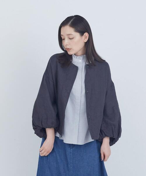 ADIEU TRISTESSE（アデュートリステス）の「リネンボリュームスリーブジャケット（ノーカラージャケット・レディース・キナリ/チャコールグレー・38）」の2枚目の写真
