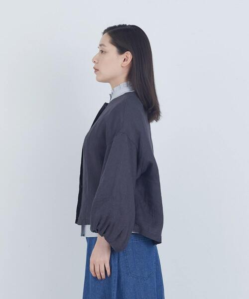 ADIEU TRISTESSE（アデュートリステス）の「リネンボリュームスリーブジャケット（ノーカラージャケット・レディース・キナリ/チャコールグレー・38）」の16枚目の写真