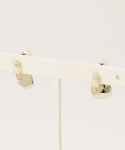 itam（アイタム）の「メタルシリーズ メタル×ビジュー パール ノンホールピアス（イヤリング・レディース・シルバー/ゴールド・FREE）」の3枚目の写真