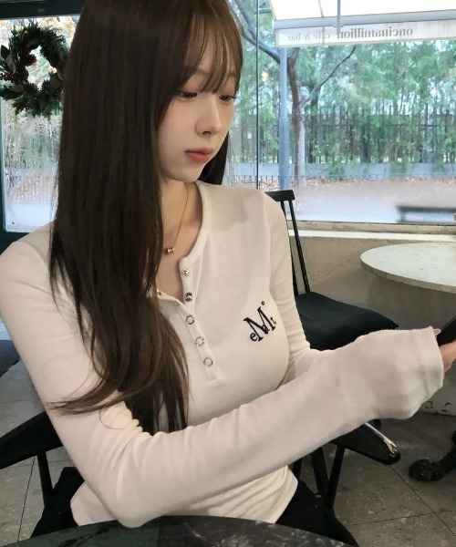 MUCENT（ムセント）の「【日本未発売/WEB限定】MUCENT(ムセント)/スナップボタン スリム フィット ロングスリーブ Tシャツ/NELLO SNAP BUTTON LONG SLEEVE T（Tシャツ/カットソー・レディース・ブラック/チャコールグレー/ホワイト・FREE）」の4枚目の写真