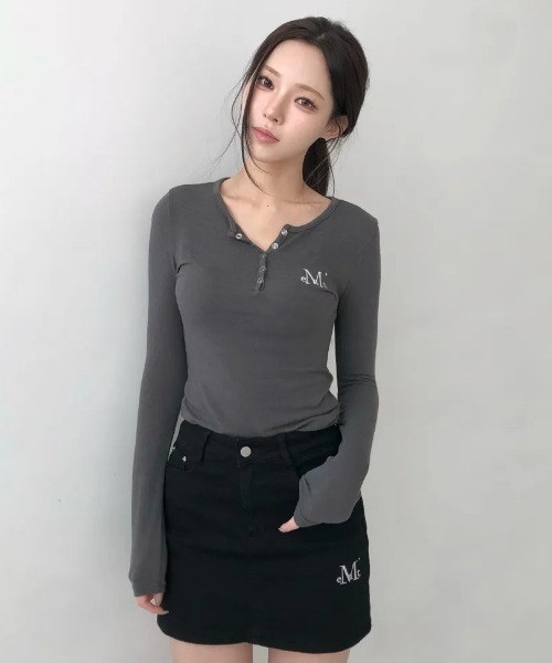 MUCENT（ムセント）の「【日本未発売/WEB限定】MUCENT(ムセント)/スナップボタン スリム フィット ロングスリーブ Tシャツ/NELLO SNAP BUTTON LONG SLEEVE T（Tシャツ/カットソー・レディース・ブラック/チャコールグレー/ホワイト・FREE）」の8枚目の写真