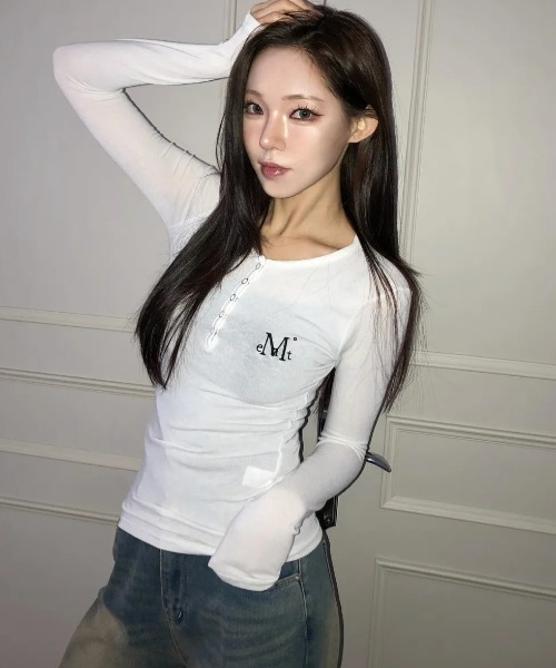 MUCENT（ムセント）の「【日本未発売/WEB限定】MUCENT(ムセント)/スナップボタン スリム フィット ロングスリーブ Tシャツ/NELLO SNAP BUTTON LONG SLEEVE T（Tシャツ/カットソー・レディース・ブラック/チャコールグレー/ホワイト・FREE）」の5枚目の写真