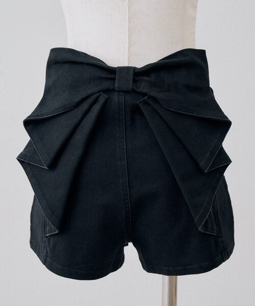 continuer de NICE CLAUP（コンティニューデナイスクラップ）の「後リボンデニムショートパンツ（デニムパンツ・レディース・ブルー/ブラック/ケミカルウォッシュ・FREE）」の11枚目の写真