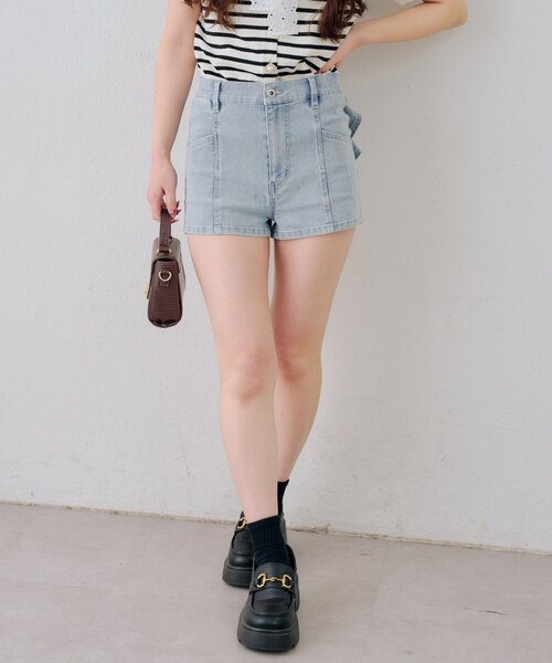 continuer de NICE CLAUP（コンティニューデナイスクラップ）の「後リボンデニムショートパンツ（デニムパンツ・レディース・ブルー/ブラック/ケミカルウォッシュ・FREE）」の7枚目の写真