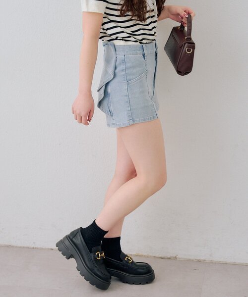 continuer de NICE CLAUP（コンティニューデナイスクラップ）の「後リボンデニムショートパンツ（デニムパンツ・レディース・ブルー/ブラック/ケミカルウォッシュ・FREE）」の8枚目の写真