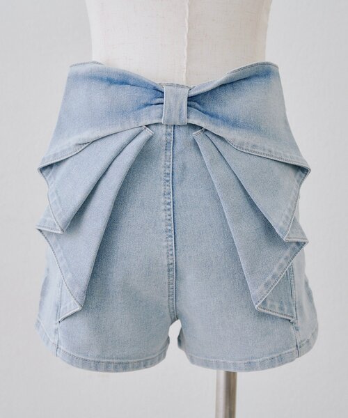 continuer de NICE CLAUP（コンティニューデナイスクラップ）の「後リボンデニムショートパンツ（デニムパンツ・レディース・ブルー/ブラック/ケミカルウォッシュ・FREE）」の16枚目の写真