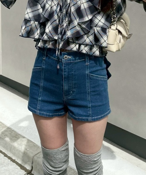 continuer de NICE CLAUP(コンティニューデナイスクラップ)の「後リボンデニムショートパンツ(デニムパンツ・レディース・ブルー/ブラック/ケミカルウォッシュ・FREE)」の18枚目の写真