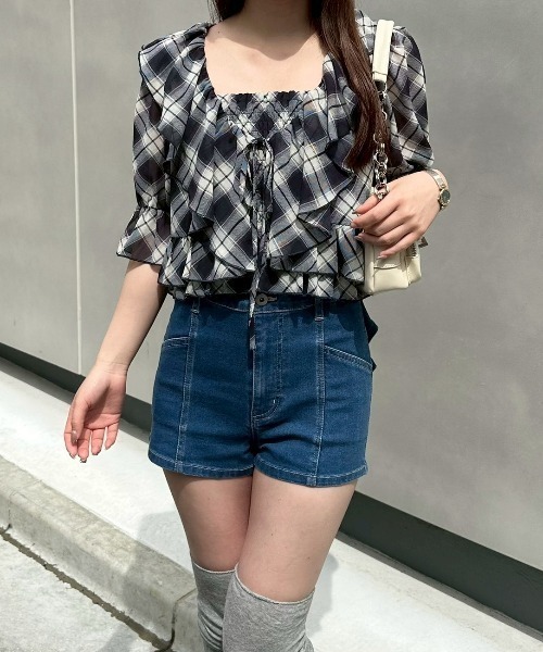 continuer de NICE CLAUP(コンティニューデナイスクラップ)の「後リボンデニムショートパンツ(デニムパンツ・レディース・ブルー/ブラック/ケミカルウォッシュ・FREE)」の19枚目の写真