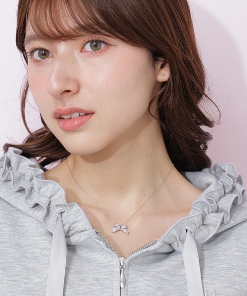 JILL by JILL STUART(ジルバイジルスチュアート)の「Cubic パヴェリボンネックレス(ネックレス・レディース・シルバー/ピンク・FREE)」の3枚目の写真
