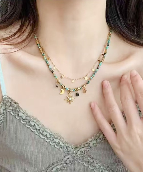 BARELY BLUE(ベアリーブルー)の「【 BARELY BLUE / ベアリーブルー 】 レイヤード ビーズ チャーム ネックレス(ネックレス・レディース・エメラルド・FREE)」の1枚目の写真