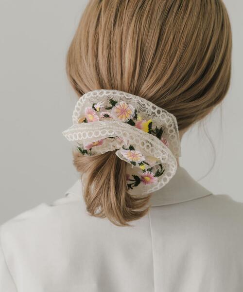 SMELLY（スメリー）の「フラワーシシュウレースシュシュ（シュシュ・レディース・ホワイト系その他・-）」の3枚目の写真