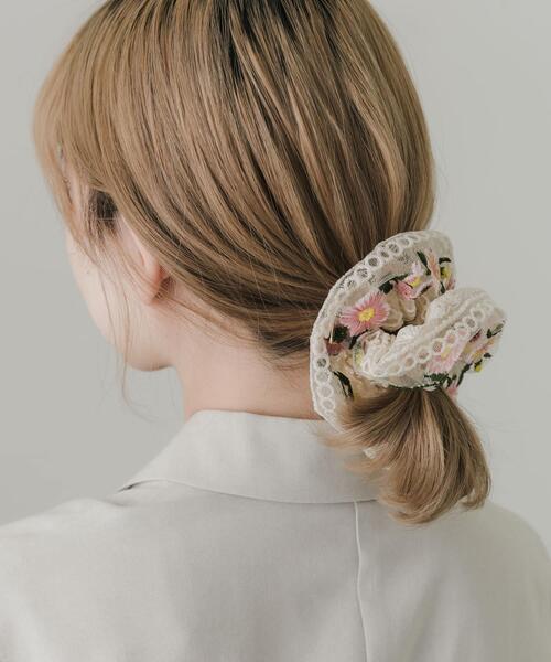 SMELLY（スメリー）の「フラワーシシュウレースシュシュ（シュシュ・レディース・ホワイト系その他・-）」の4枚目の写真