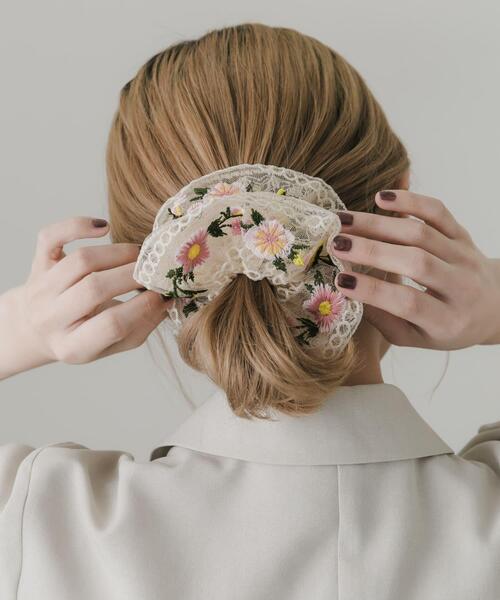 SMELLY（スメリー）の「フラワーシシュウレースシュシュ（シュシュ・レディース・ホワイト系その他・-）」の5枚目の写真