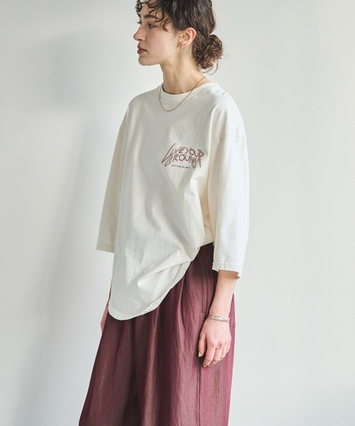 kha:ki（カーキ）の「「KHA:KI / カーキ」7th TEE -LIVE YOUR GROUND-（Tシャツ/カットソー・レディース・ホワイト/ブラック/オフホワイト・1）」の6枚目の写真