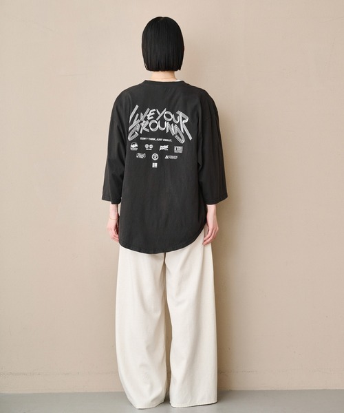 kha:ki（カーキ）の「「KHA:KI / カーキ」7th TEE -LIVE YOUR GROUND-（Tシャツ/カットソー・レディース・ホワイト/ブラック/オフホワイト・1）」の14枚目の写真