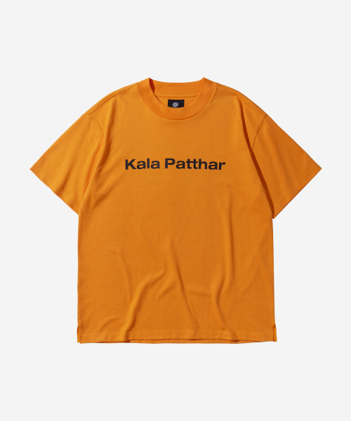 KALAPATTHAR（カラパタール）の「シグネチャーロゴ ルーズフィット Tシャツ - オレンジ（Tシャツ/カットソー・メンズ・その他・MEDIUM/LARGE/X-LARGE）」の2枚目の写真