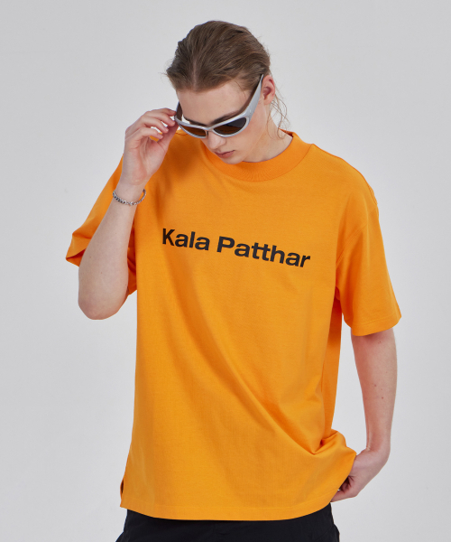KALAPATTHAR（カラパタール）の「シグネチャーロゴ ルーズフィット Tシャツ - オレンジ（Tシャツ/カットソー・メンズ・その他・MEDIUM/LARGE/X-LARGE）」の4枚目の写真