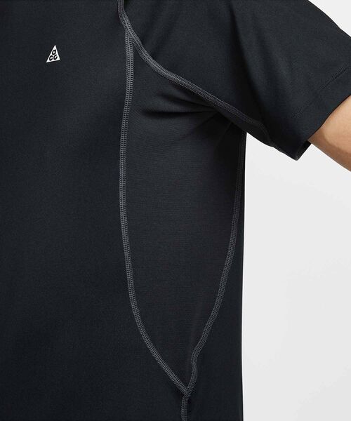 ACG(エィシージー)の「ナイキ ACG "Wildsee" メンズ Dri-FIT ショートスリーブ インナー トップス / Nike ACG "Wildsee" Men's Dri-FIT Short-Sleeve Base Layer Top IO1453-010 Black(Tシャツ/カットソー・メンズ・ブラック・M/L/2XL/XL/S)」の5枚目の写真