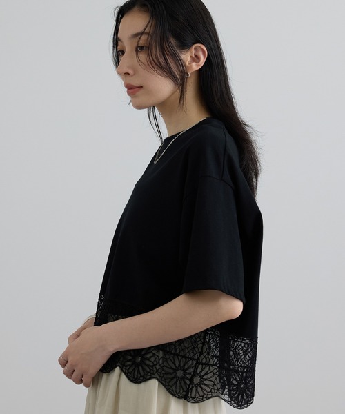 SALON adam et rope'(サロン アダム エ ロペ)の「アラベスクスカラップレースTシャツ(Tシャツ/カットソー・レディース・オフホワイト/ブラック・FREE)」の10枚目の写真