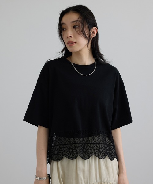 SALON adam et rope'(サロン アダム エ ロペ)の「アラベスクスカラップレースTシャツ(Tシャツ/カットソー・レディース・オフホワイト/ブラック・FREE)」の11枚目の写真