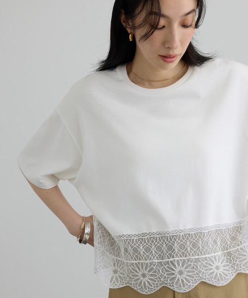 SALON adam et rope'(サロン アダム エ ロペ)の「アラベスクスカラップレースTシャツ(Tシャツ/カットソー・レディース・オフホワイト/ブラック・FREE)」の13枚目の写真